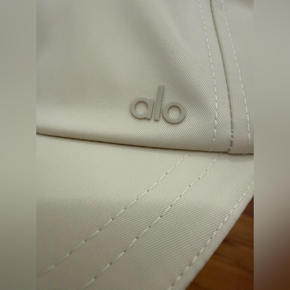 ALO Yoga Satin Off-Duty Cap Creme - Picture 5 of 7